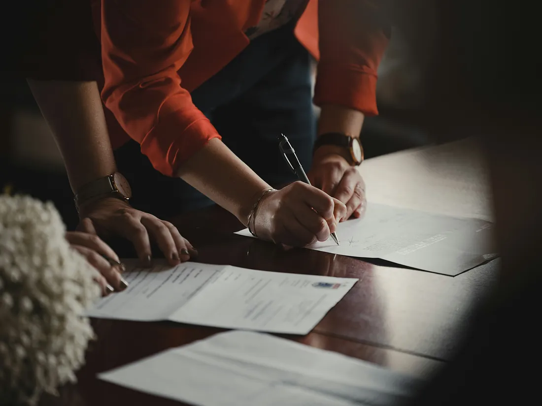 Signing a contract - legal advice Signing a contract - legal advice