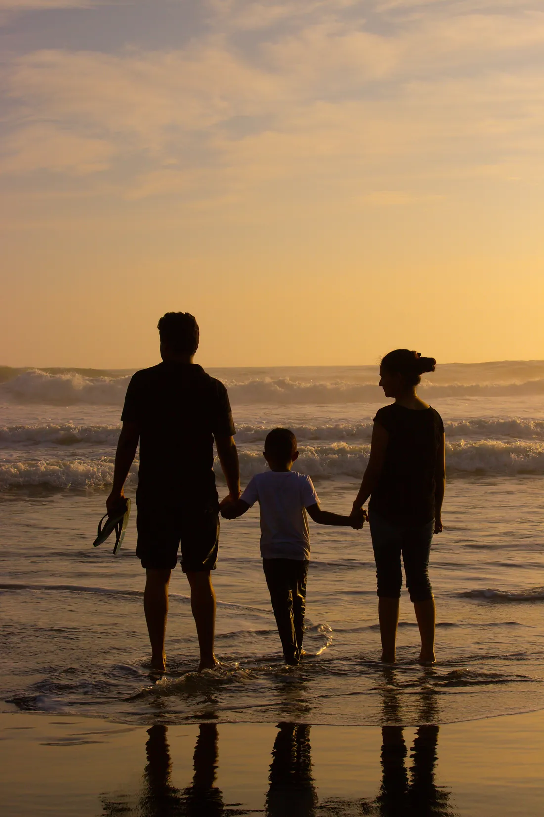 Family with a child on the beach - family law Family with a child on the beach - family law